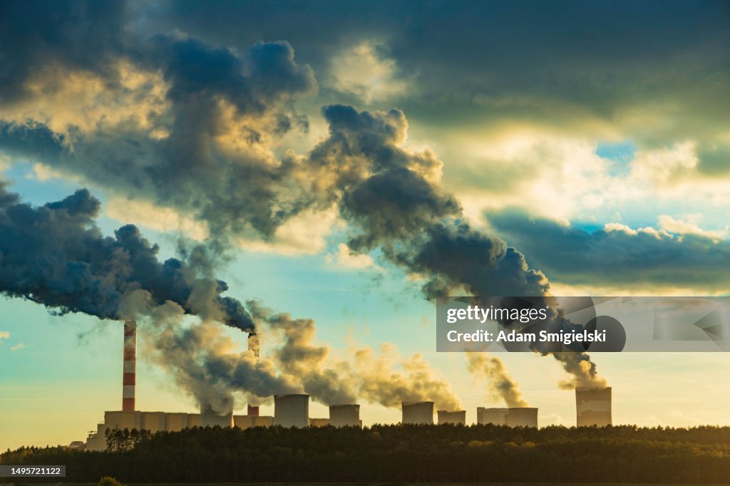 Una centrale elettrica a carbone