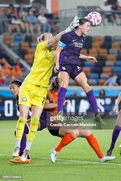 Anna Moorehouse and Haley McCutcheon of Orlando Pride defend a corner kick against the Houston Dash during the second half at Shell Energy Stadium on...