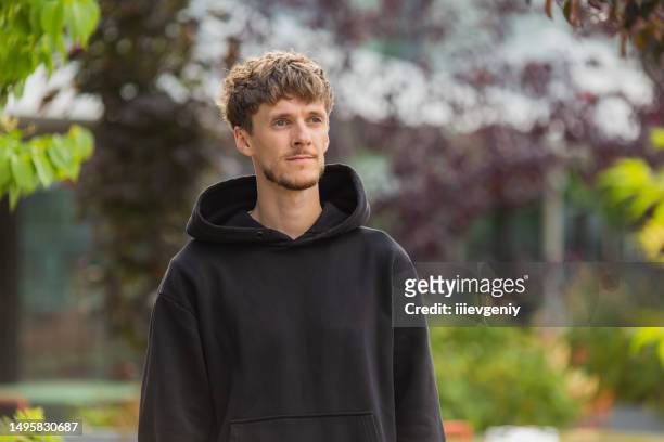 confident young man outdoors. blurred background - portrait blurred background stockfoto's en -beelden