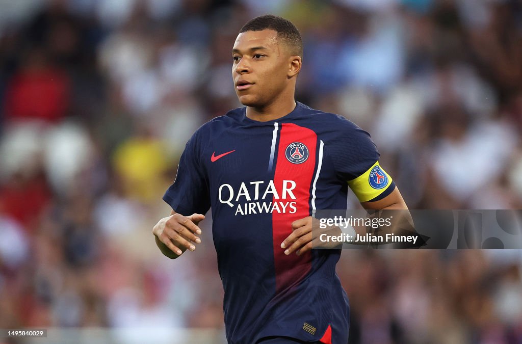 Paris Saint-Germain v Clermont Foot - Ligue 1 Uber Eats