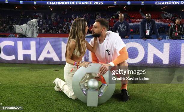 Gianluigi Donnarumma of Paris Saint-Germain celebrate the championship trophy with his girlfriend, Alessia Elefante after the Ligue 1 match between...