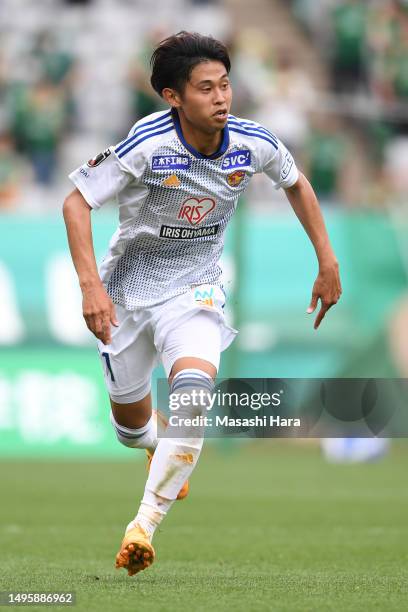 Yuta Goke of Vegalta Sendai in action during the J.LEAGUE Meiji Yasuda J2 19th Sec. Match between Tokyo Verdy and Vegalta Sendai at Ajinomoto Stadium...