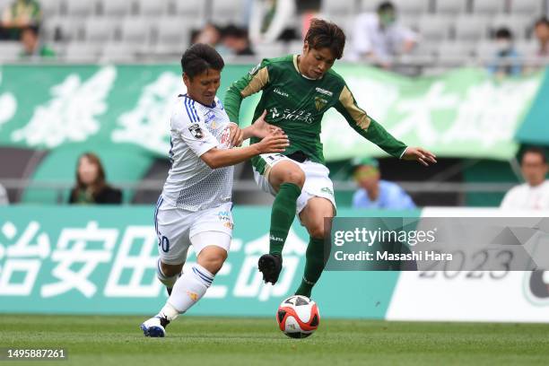Yasushi Endo of Vegalta Sendai and Junki Koike of Tokyo Verdy compete for the ball during the J.LEAGUE Meiji Yasuda J2 19th Sec. Match between Tokyo...