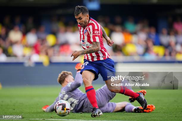 Angel Correa of Atletico Madrid runs ahead of Filip Jorgensen of Villarreal CF to score their sides second goal during the LaLiga Santander match...