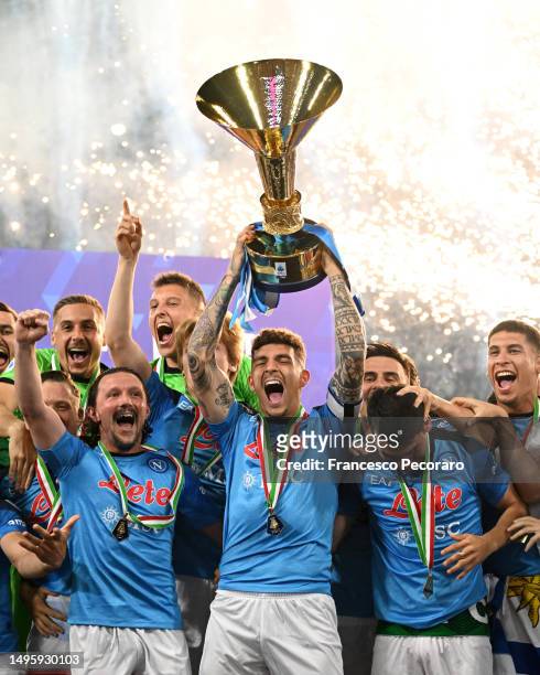 Giovanni Di Lorenzo of SSC Napoli lifts the Serie A trophy following the Serie A match between SSC Napoli and UC Sampdoria at Stadio Diego Armando...