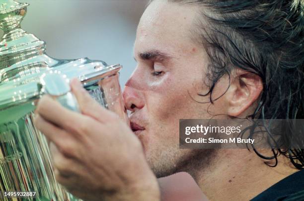 Pat Rafter Trophy 2,942 Patrick Rafter Photos Stock Photos, High-Res Pictures, and Images ...
