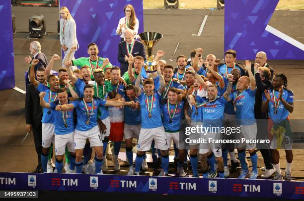 Giovanni Di Lorenzo of SSC Napoli lifts the Serie A trophy following the Serie A match between SSC Napoli and UC Sampdoria at Stadio Diego Armando...