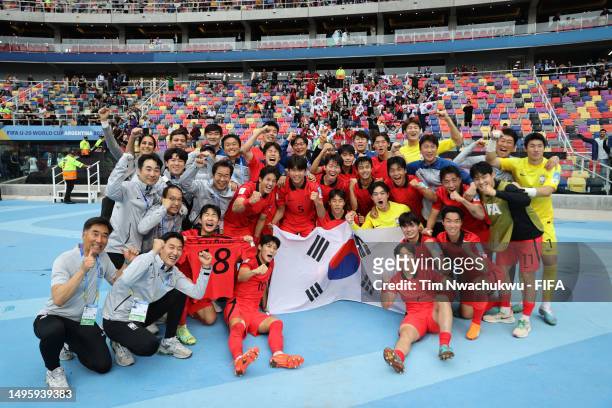 Players of Korea Republic celebrate following the team's victory in the FIFA U-20 World Cup Argentina 2023 Quarter Finals match between Korea...
