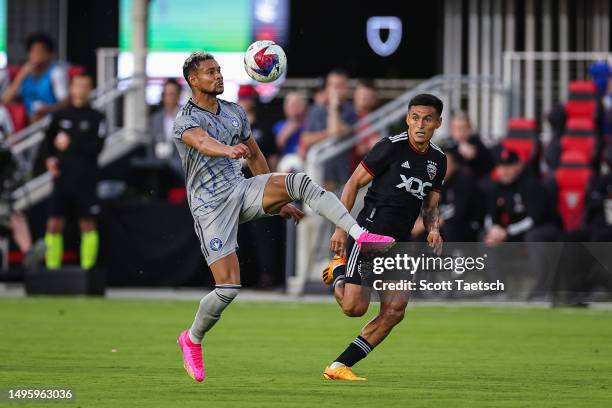 Ariel Lassiter of CF Montréal looks to control the ball in front of Andy Najar of D.C. United during the first half of the MLS game at Audi Field on...