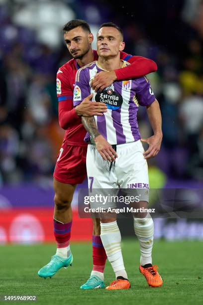 Juan Iglesias of Getafe CF consoles Roque Mesa of Real Valladolid after the LaLiga Santander match between Real Valladolid CF and Getafe CF at...