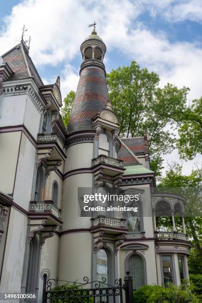 historic mansion inn in saratoga springs - saratoga stockfoto's en -beelden