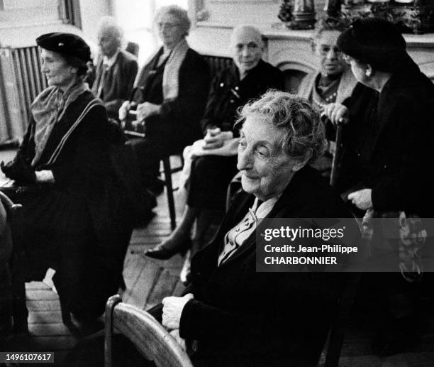 Femmes âgées dans une maison de retraite, circa 1960.