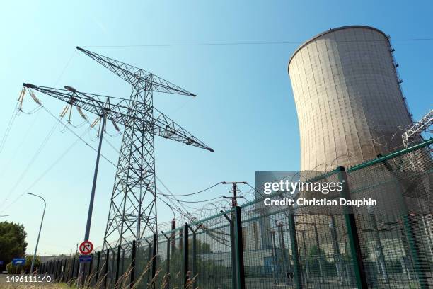 electricity pylon and cooling toweron a clear blue sky. - poteau d'appui stock pictures, royalty-free photos & images