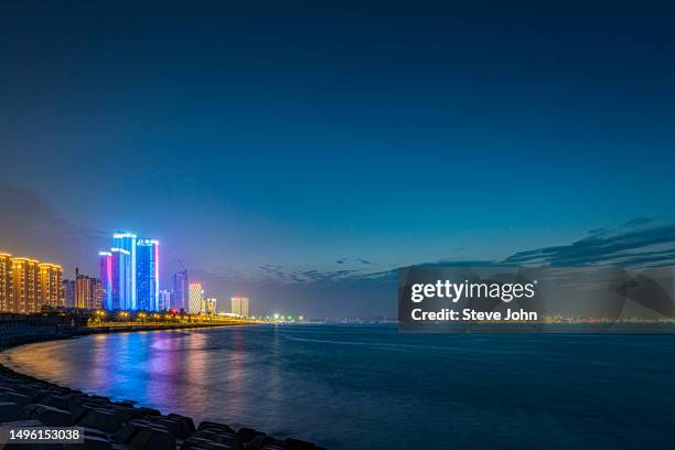 city coastline at night - praia noite imagens e fotografias de stock