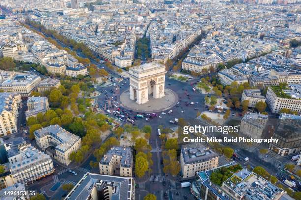 aerial paris arch of triumph and place charles de gaulle - arc de triomphe stock-fotos und bilder