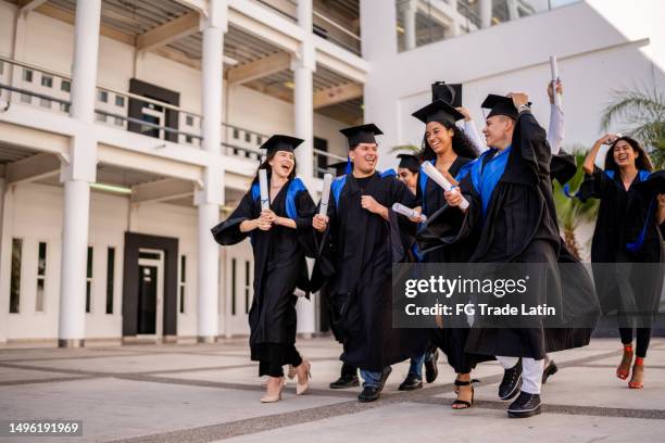 Gradution Walk 5,519 Graduation Walking Stock Photos, High-Res Pictures, and Images ...