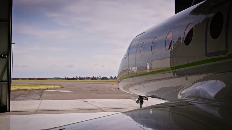 https://media.gettyimages.com/id/1496194241/video/hangar-opens-for-private-jet.jpg?b=1&s=640x640&k=20&c=Xfp2p7ddlHpkwVLX-oiwlLExBHMecFPhwciVgo4tRro=