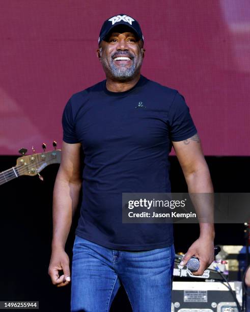 Darius Rucker Performance 6,436 Darius Rucker In Concert Stock Photos, High-Res Pictures, and ...