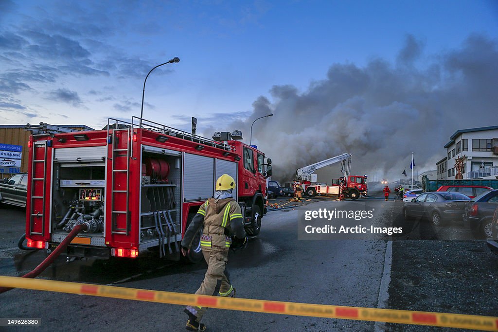 Firefigher running to fire scene