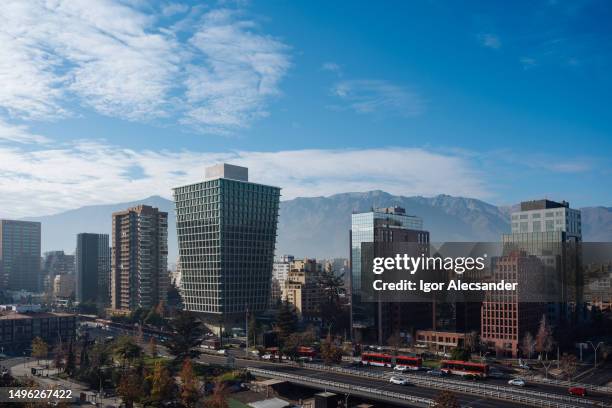 paisaje urbano de santiago, chile - los andes fotografías e imágenes de stock