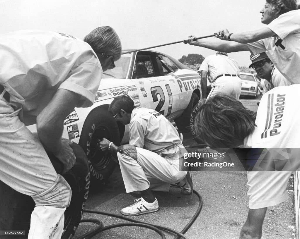 Wood Brothers Pit Stop - 1973 NASCAR