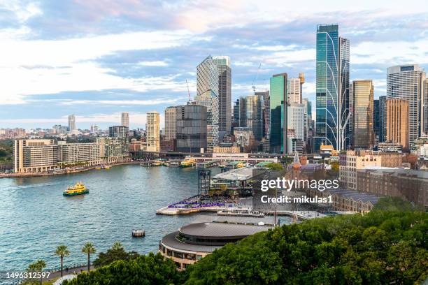 vista del puerto de la ciudad de sídney - sydney circular quay fotografías e imágenes de stock