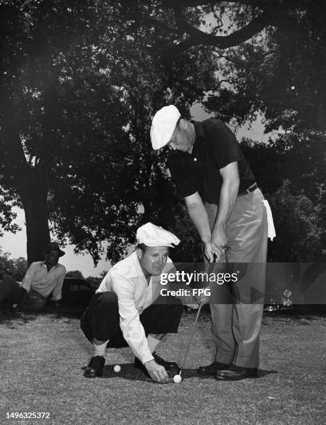 American former football player Charley Boswell, with his assistant Grant Thomas, during an exhibition of blind gold, in Birmingham, Alabama, circa...