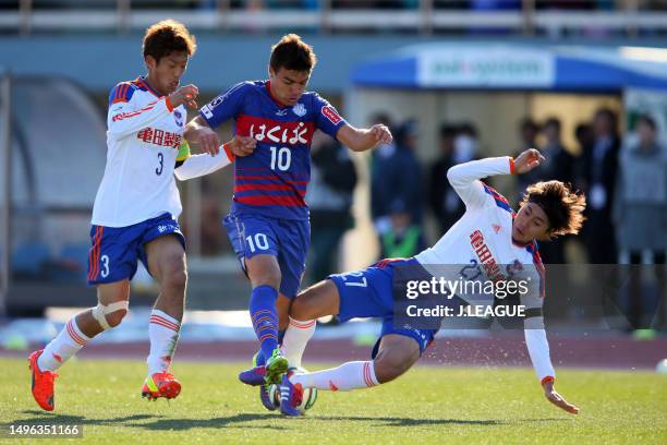 Cristiano of Ventforet Kofu competes for the ball against Kentaro Oi and Ken Matsubara of Albirex Niigata during the J.League J1 match between...