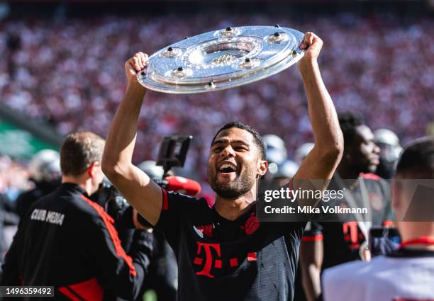 Serge Gnabry of Muenchen celebrates the winning of the championship after the Bundesliga match between 1.FC Koeln and FC Bayern Muenchen at...