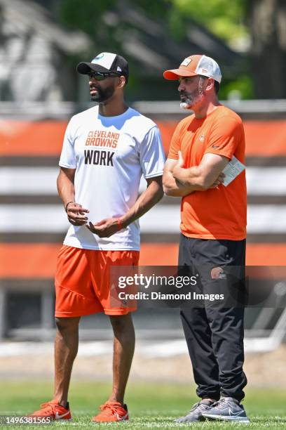 Executive vice president, football operations & general manager Andrew Berry of the Cleveland Browns talks with head coach Kevin Stefanski during the...