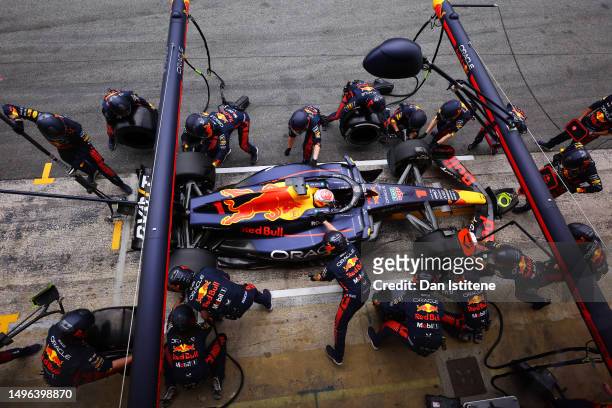 Max Verstappen of the Netherlands driving the Oracle Red Bull Racing RB19 makes a pitstop during the F1 Grand Prix of Spain at Circuit de...