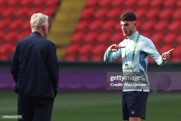 Declan Rice of West Ham United speaks with David Moyes, Manager of West Ham United, during a pitch inspection prior to the UEFA Europa Conference...