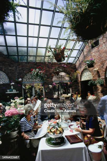Diana 'Dysie' Davie, Mayor Earl E T Smith, Charles Munn and Lilly McKim Pulitzer Rousseau, designer of the famous Lilly shift, lunching at Petite...