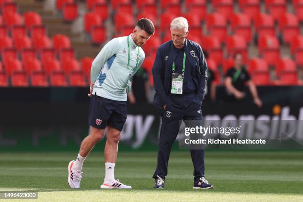 David Moyes, Manager of West Ham United, speaks with Declan Rice of West Ham United prior to the UEFA Europa Conference League 2022/23 final match...