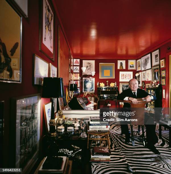 American socialite Jerome 'Jerry' Zipkin in his Park Avenue apartment, New York City, 1981.