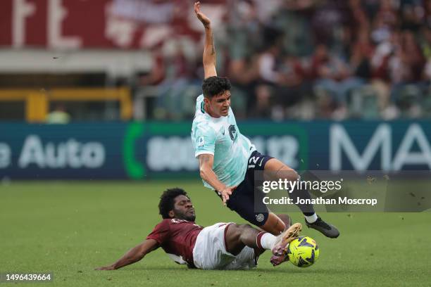 Ola Aina of Torino FC challenges Raoul Bellanova of FC Internazionale during the Serie A match between Torino FC and FC Internazionale at Stadio...