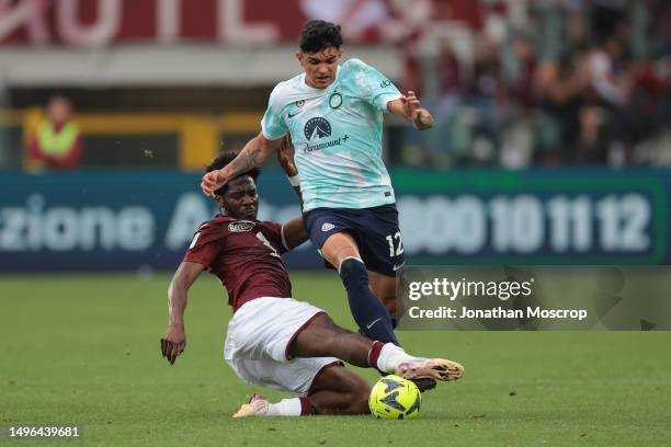 Ola Aina of Torino FC challenges Raoul Bellanova of FC Internazionale during the Serie A match between Torino FC and FC Internazionale at Stadio...