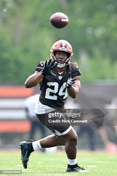 Nick Chubb of the Cleveland Browns catches a pass during the Cleveland Browns mandatory veteran minicamp at CrossCountry Mortgage Campus on June 6,...