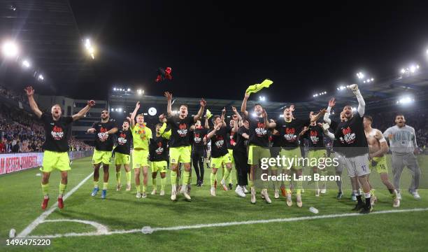 Players of Wiesbaden celebrate after winning dthe Second Bundesliga playoffs second leg match between DSC Arminia Bielefeld and SV Wehen Wiesbaden at...