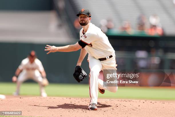 Alex Wood of the San Francisco Giants pitches against the Pittsburgh Pirates at Oracle Park on May 31, 2023 in San Francisco, California.