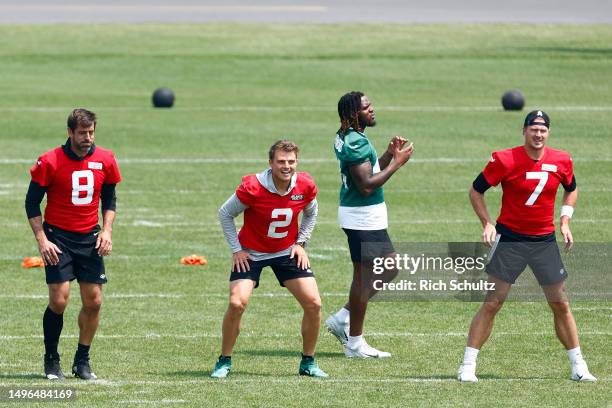 Quarterrbacks Aaron Rodgers, Zach Wilson and Tim Boyle of the New York Jets work out during the teams OTAs at Atlantic Health Jets Training Center on...