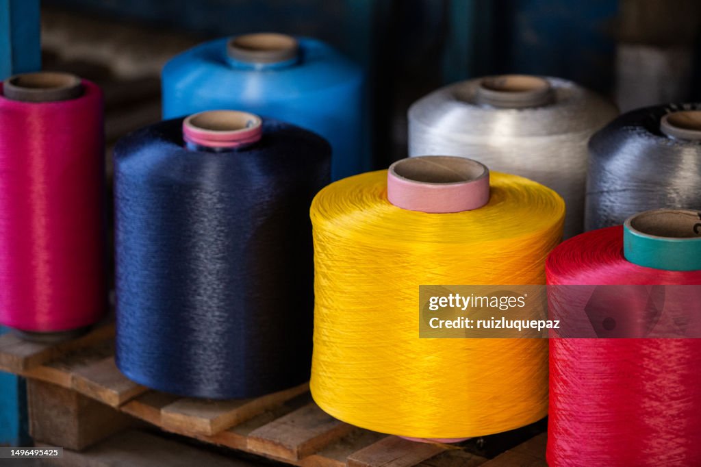 ポリエステル糸のコイルの製造