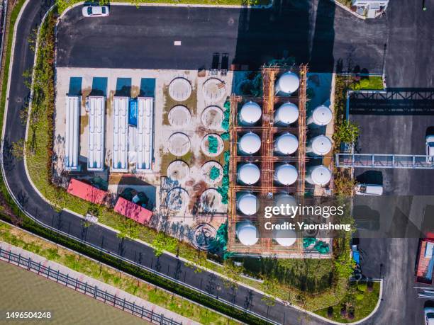 new green hydrogen tank construction site. - electrolysis stock pictures, royalty-free photos & images