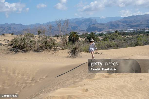 young beautiful woman enjoying summer vacation at maspalomas dunes beach, gran canaria, spain - maspalomas imagens e fotografias de stock