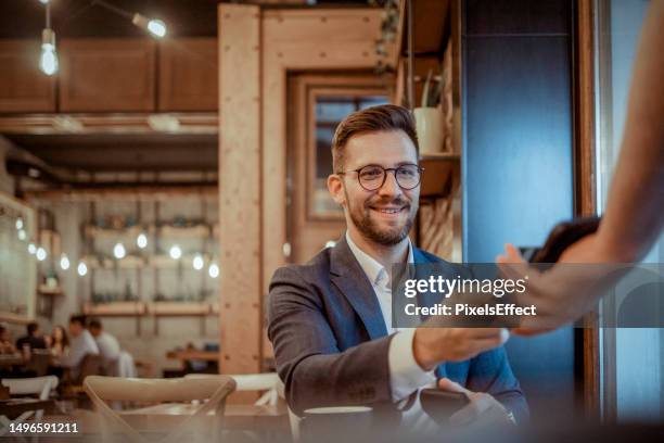 coloque no meu cartão. - comunicação por campo de proximidade - fotografias e filmes do acervo