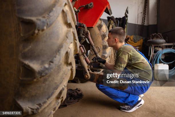 hands-on learning - tractor engine stock pictures, royalty-free photos & images