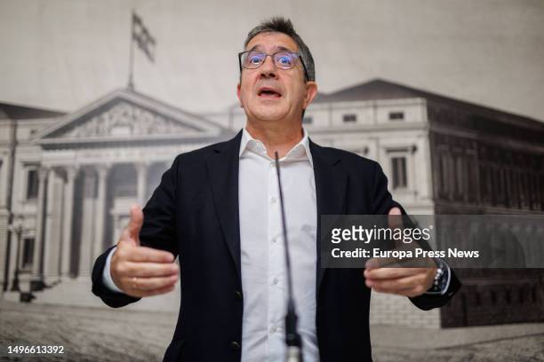 The PSOE spokesman in the Congress of Deputies, Patxi Lopez, gives statements to the media before the Permanent Deputation, in the Constitutional...