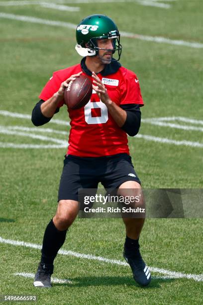 Quarterback Aaron Rodgers of the New York Jets attempts a pass during the teams OTAs at Atlantic Health Jets Training Center on June 6, 2023 in...