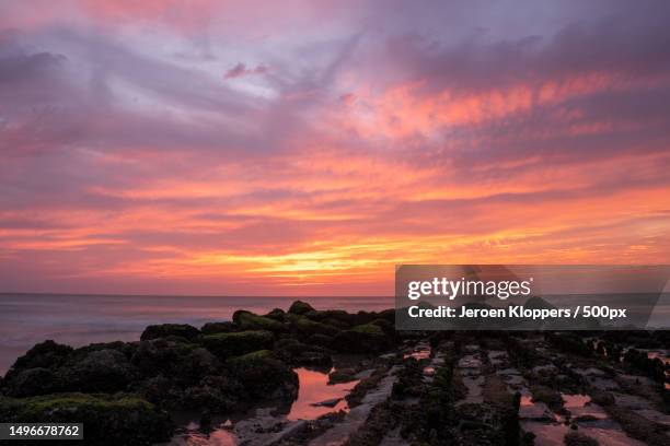 scenic view of sea against sky during sunset,bredene,belgium - vakantie strand stock pictures, royalty-free photos & images