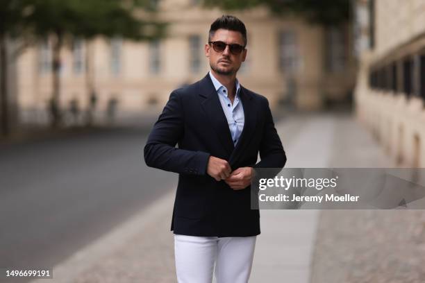 Andre Hellmundt wearing Massimo Dutti brown leather velvet loafer, Massimo Dutti black leather belt, white denim pants, Olymp light blue flanell and...